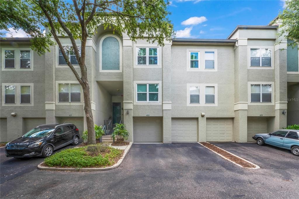 625 TROPICAL BREEZE WAY TAMPA, FL 33602