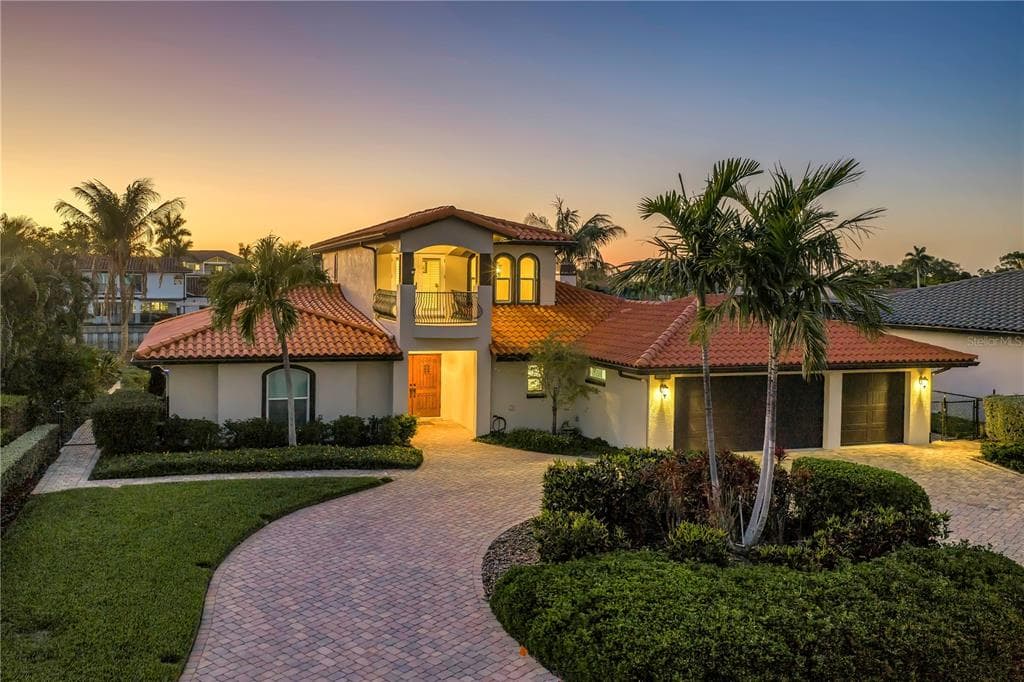 1939 HAWAII AVENUE NE ST PETERSBURG, FL 33703