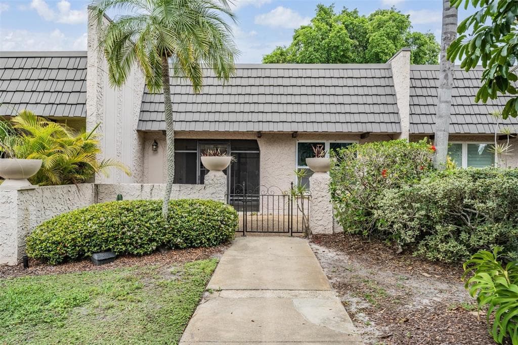 104 CORDOVA GREEN SEMINOLE, FL 33777