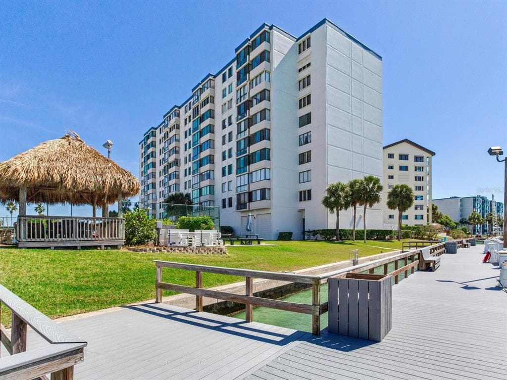 660 ISLAND WAY UNIT 202 CLEARWATER BEACH, FL 33767