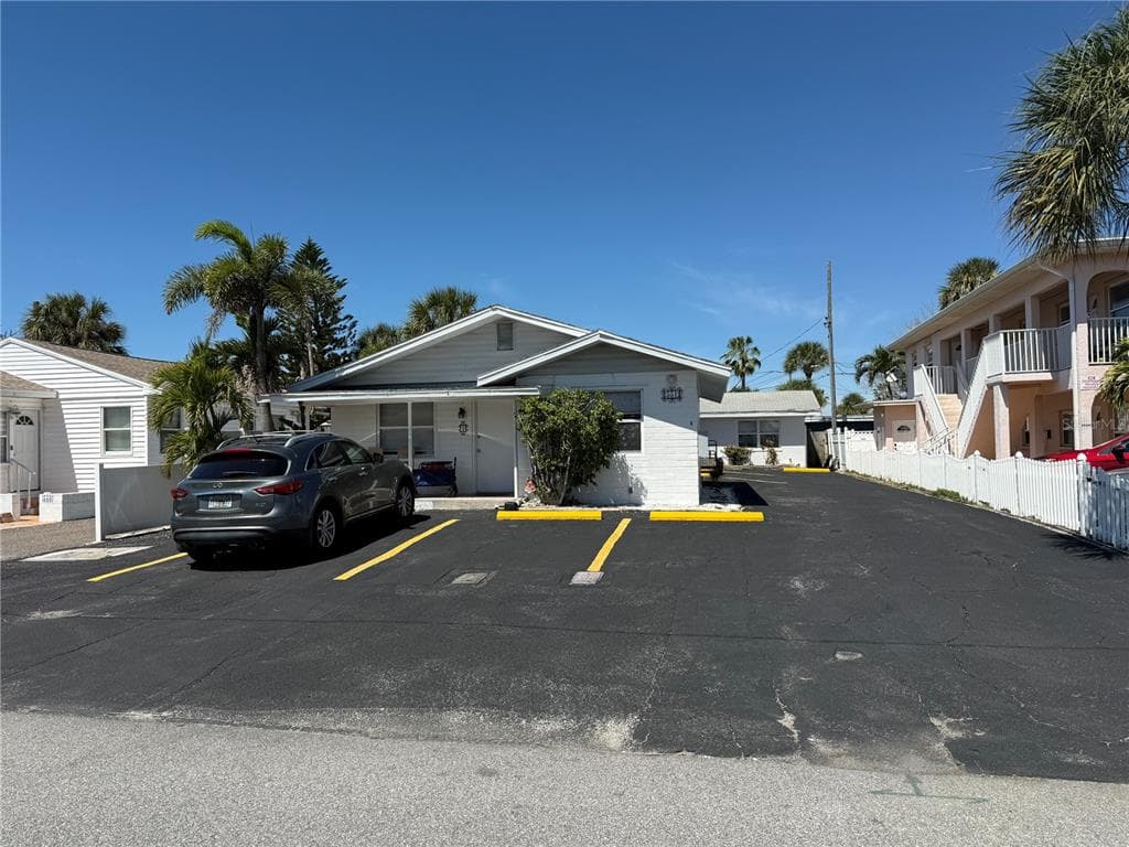 551 73RD AVENUE UNIT 4 ST PETE BEACH, FL 33706