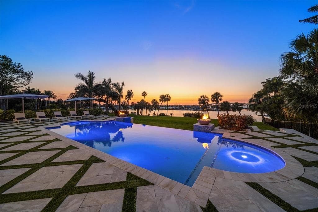 110 HARBOR VIEW LANE BELLEAIR BLUFFS, FL 33770