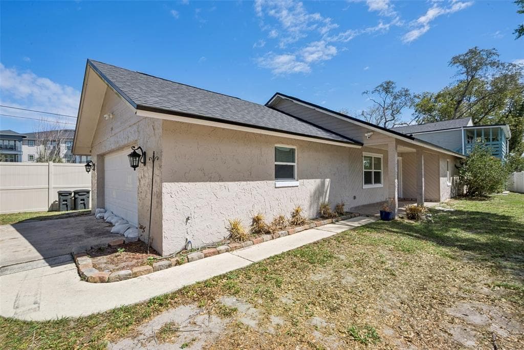 236 PLAZA OVAL CASSELBERRY, FL 32707