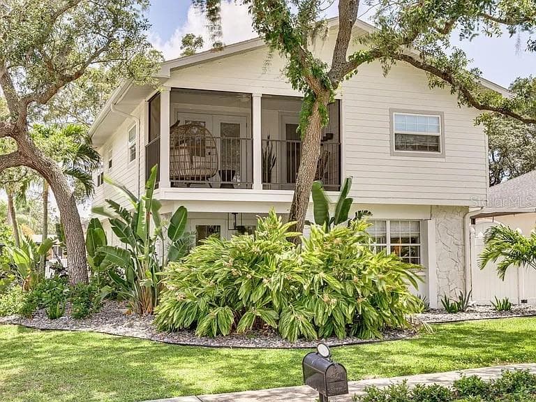 1701 SUNSET DRIVE TARPON SPRINGS, FL 34689