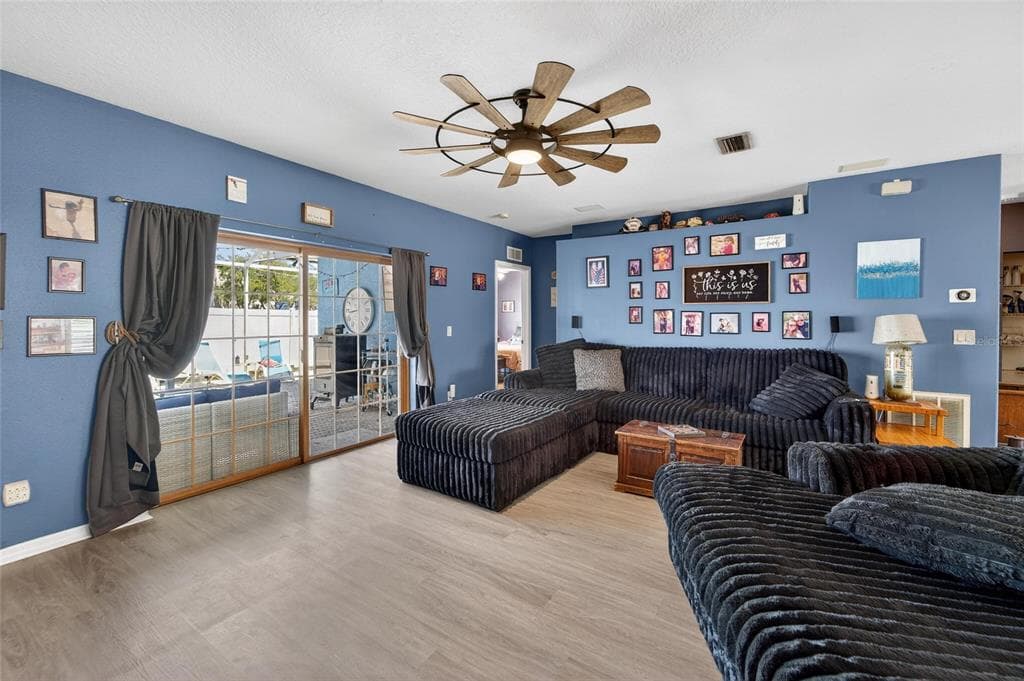 605 CYPRESS PARK AVENUE TARPON SPRINGS, FL 34689