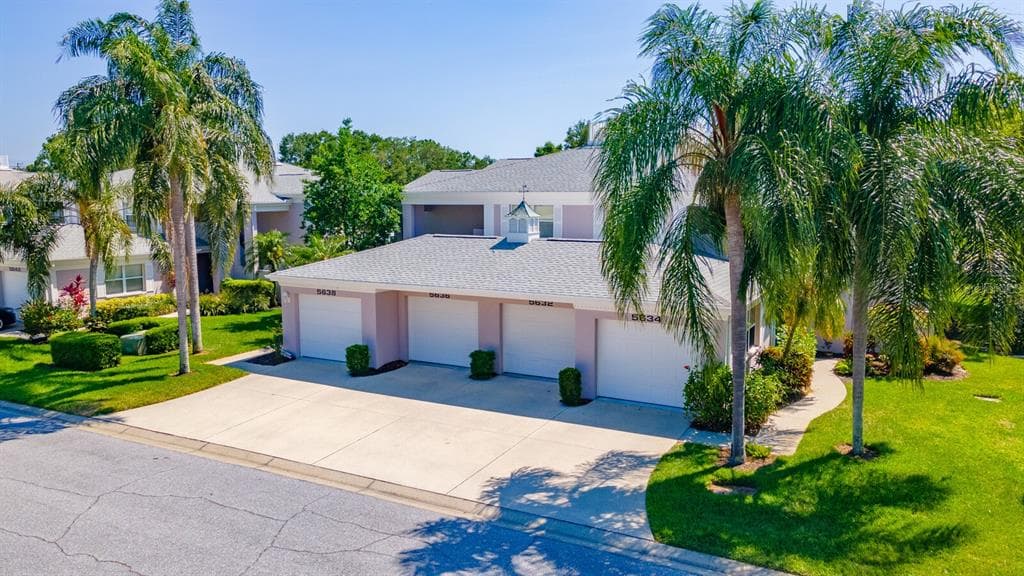 5634 SHEFFIELD GREENE CIRCLE UNIT 18 SARASOTA, FL 34235