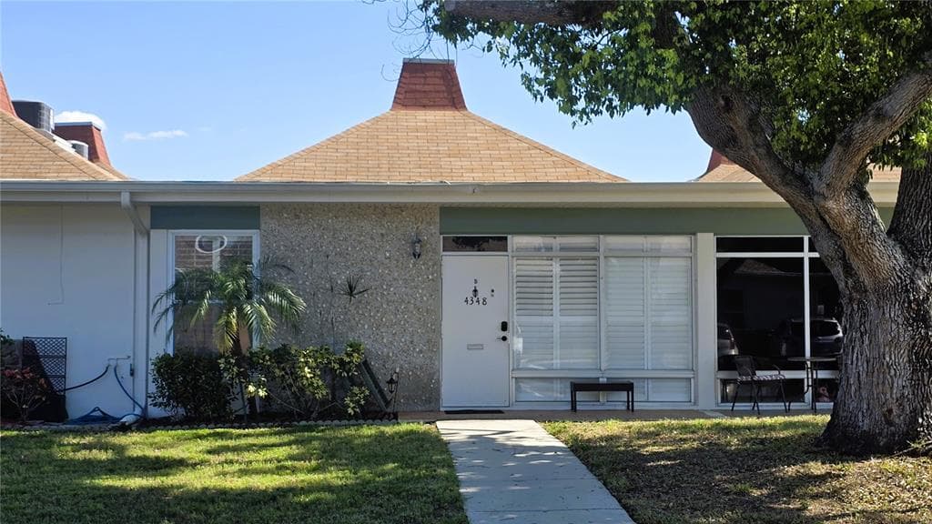 4348 TAHITIAN GARDENS CIRCLE UNIT B HOLIDAY, FL 34691