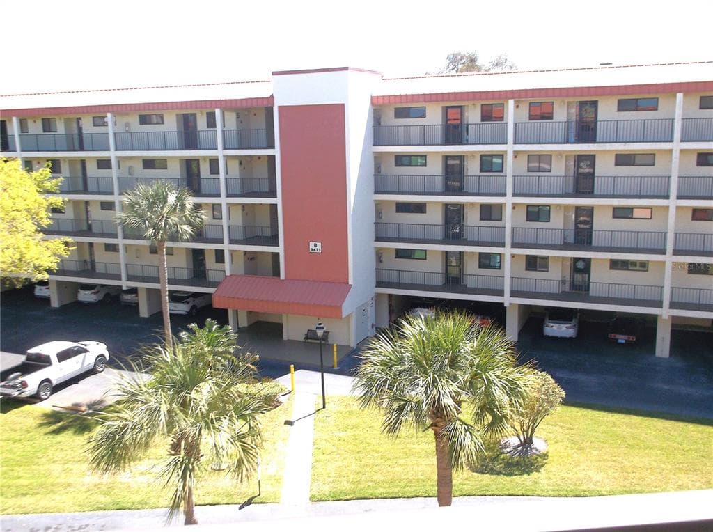9433 HARBOR GREENS WAY UNIT 305 SEMINOLE, FL 33776