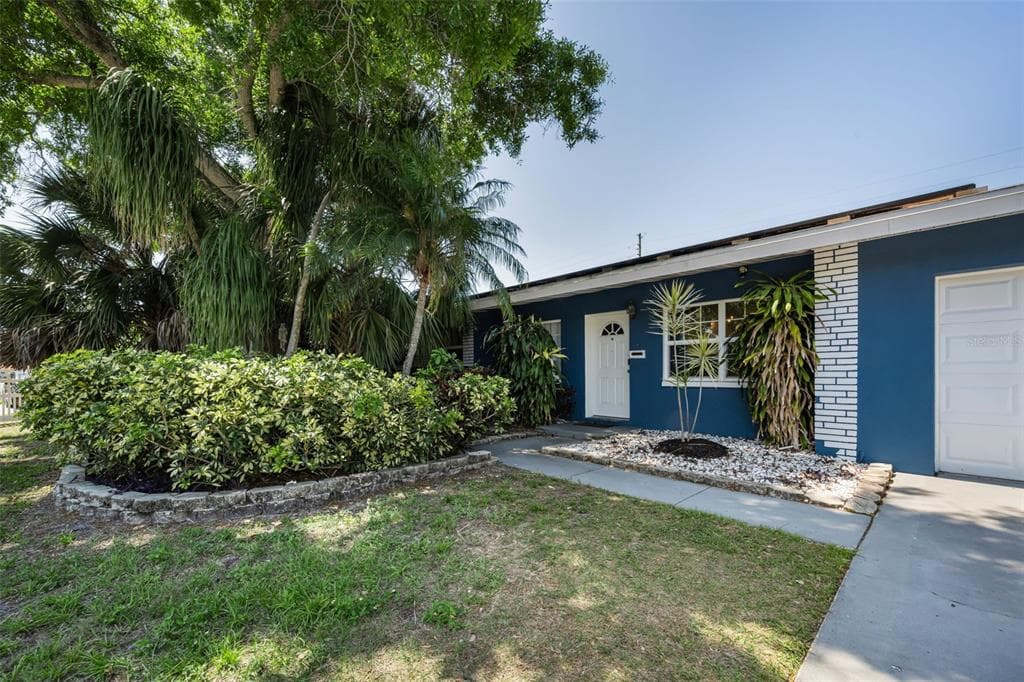 1349 REGINA DRIVE W LARGO, FL 33770