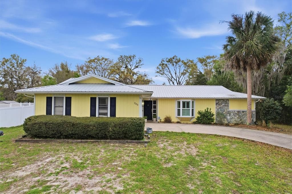 203 N MCGOWAN AVENUE CRYSTAL RIVER, FL 34429