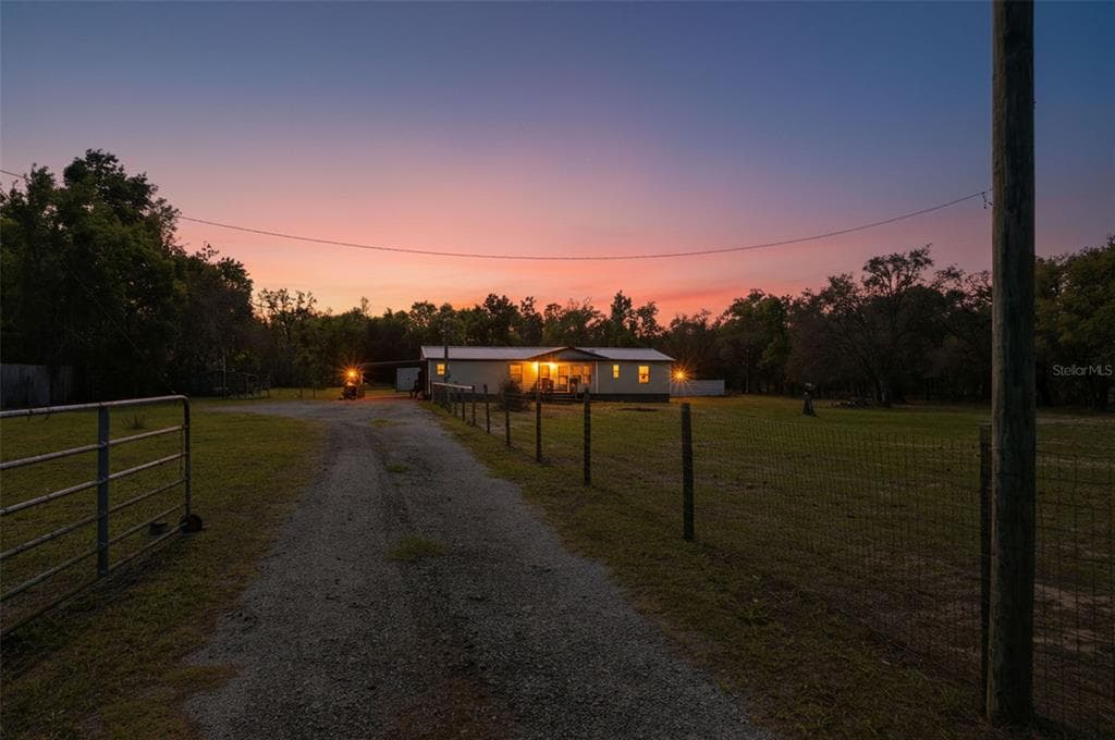 16040 PLATINUM DRIVE SPRING HILL, FL 34610