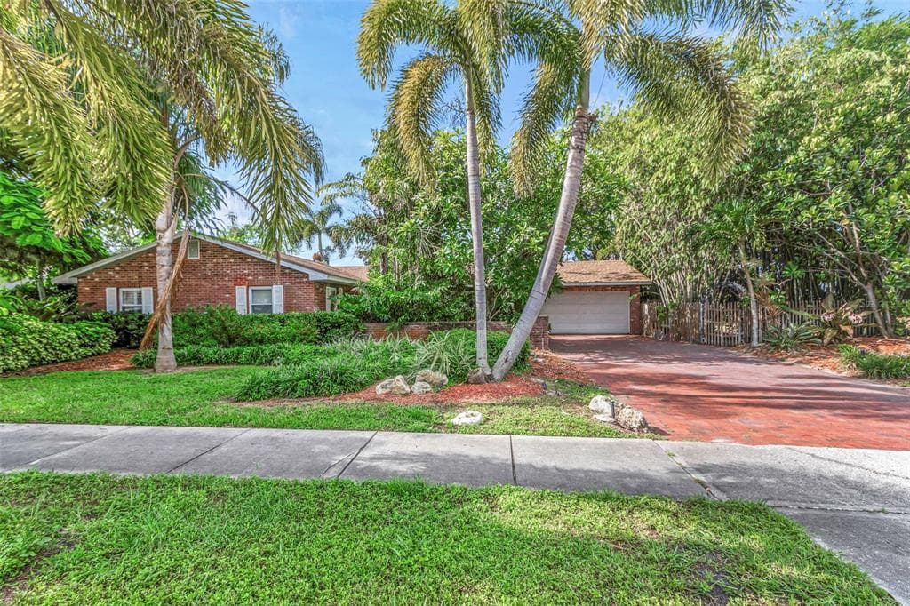11530 66TH AVENUE N SEMINOLE, FL 33772