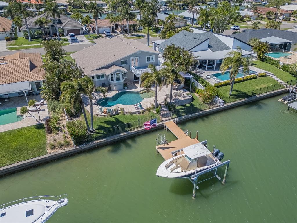 707 SNUG ISLAND CLEARWATER BEACH, FL 33767