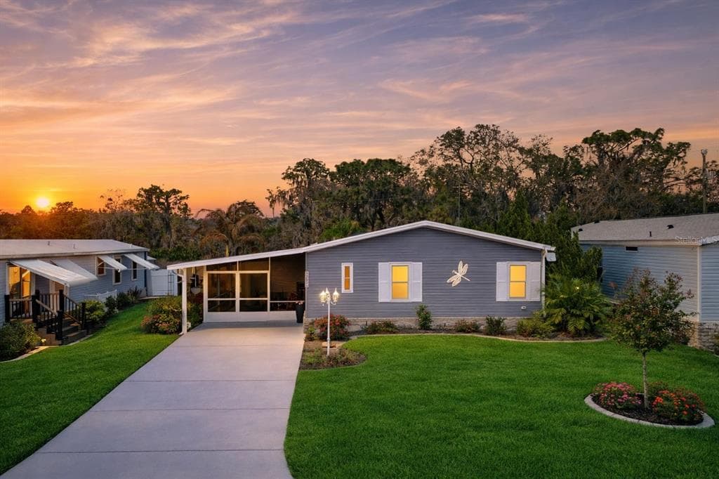 8568 BREEZE HILL DRIVE LAKE WALES, FL 33898