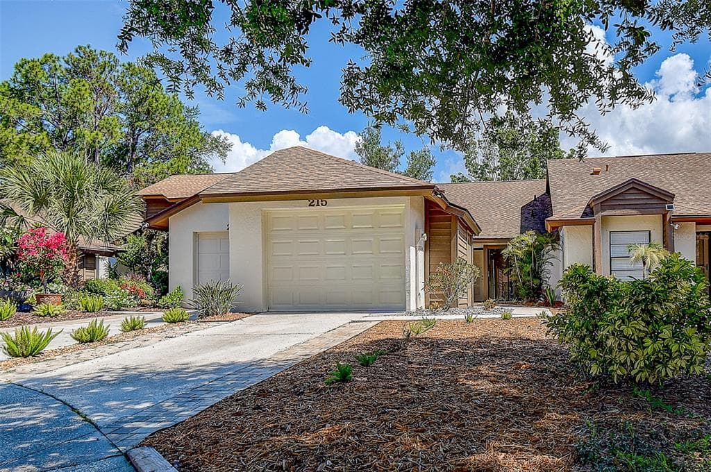 215 LIGHTHOUSE COURT UNIT 40215 SAFETY HARBOR, FL 34695