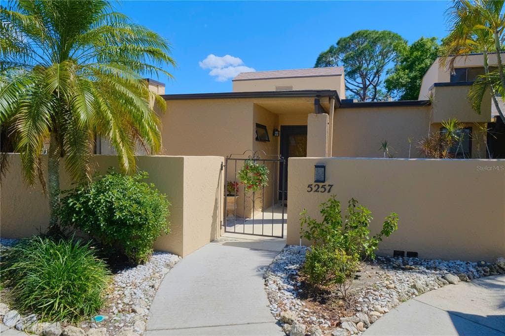 5257 MYRTLE WAY UNIT 29 SARASOTA, FL 34235