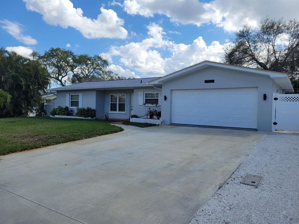 2106 OVERBROOK AVENUE N BELLEAIR BLUFFS, FL 33770