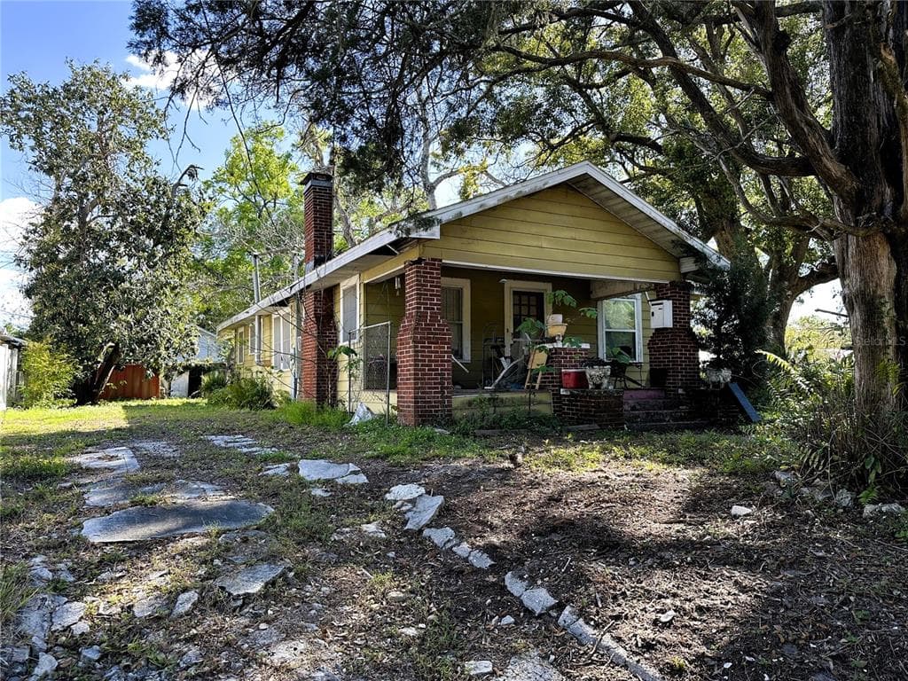 212 W LAMBRIGHT STREET TAMPA, FL 33604
