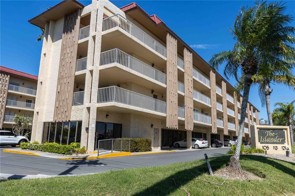 105 ISLAND WAY UNIT 142 CLEARWATER BEACH, FL 33767