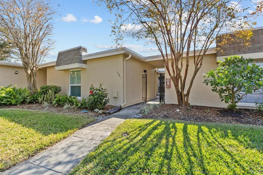 1581 AMBERLEA DRIVE S DUNEDIN, FL 34698