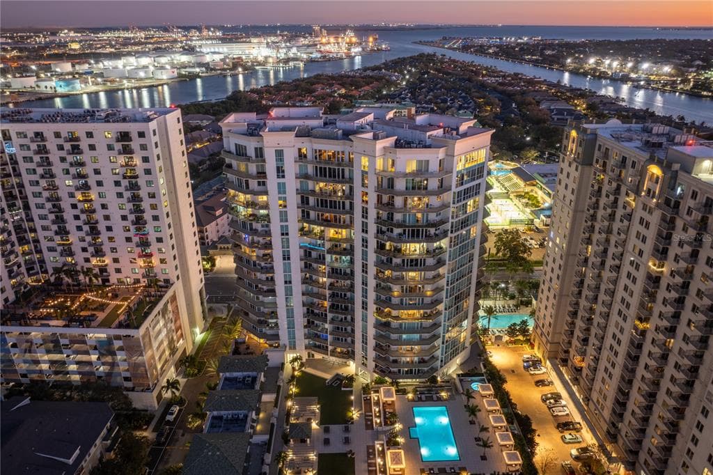 450 KNIGHTS RUN AVENUE UNIT 1801 TAMPA, FL 33602
