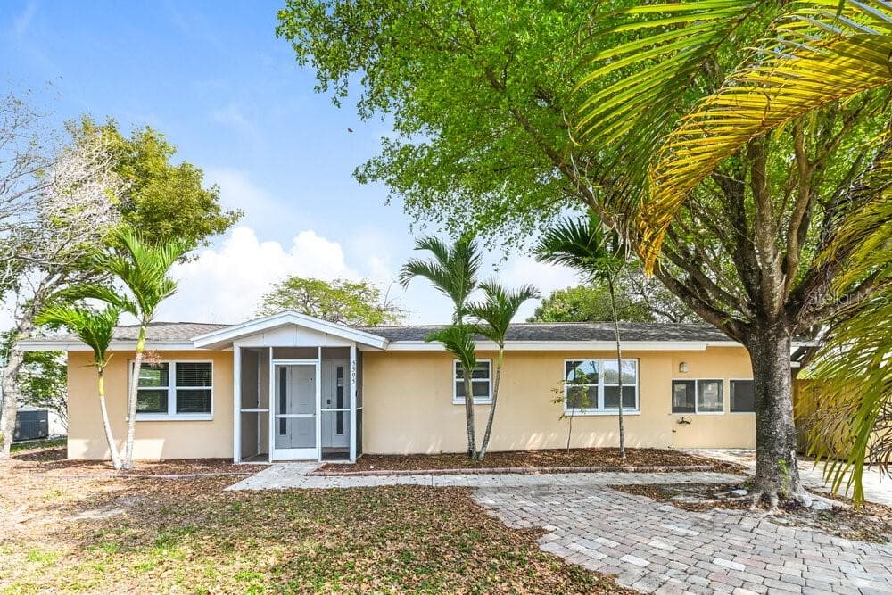 5595 SUNRISE DRIVE FORT MYERS, FL 33919