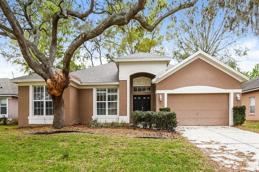 1760 SPARKLING WATER CIRCLE OCOEE, FL 34761