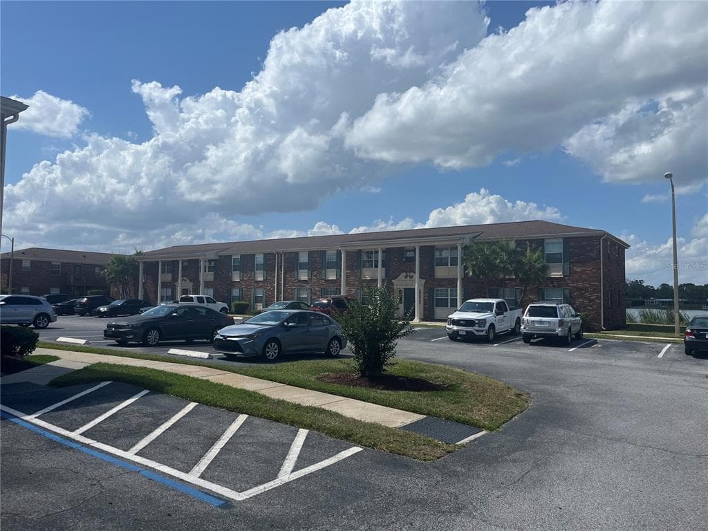 1920 E EDGEWOOD DRIVE UNIT J8 LAKELAND, FL 33803