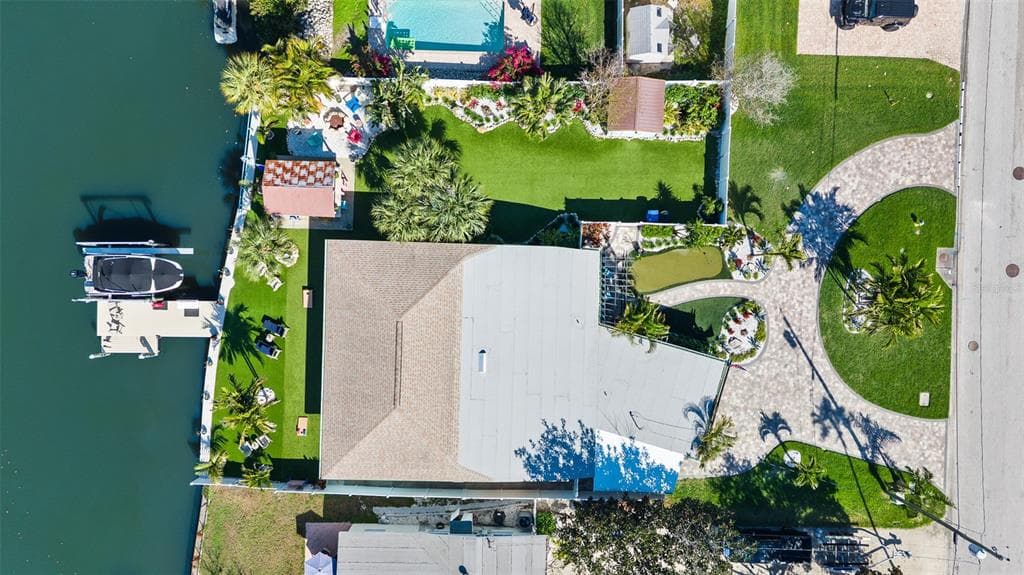 1567 DELAWARE AVENUE NE ST PETERSBURG, FL 33703