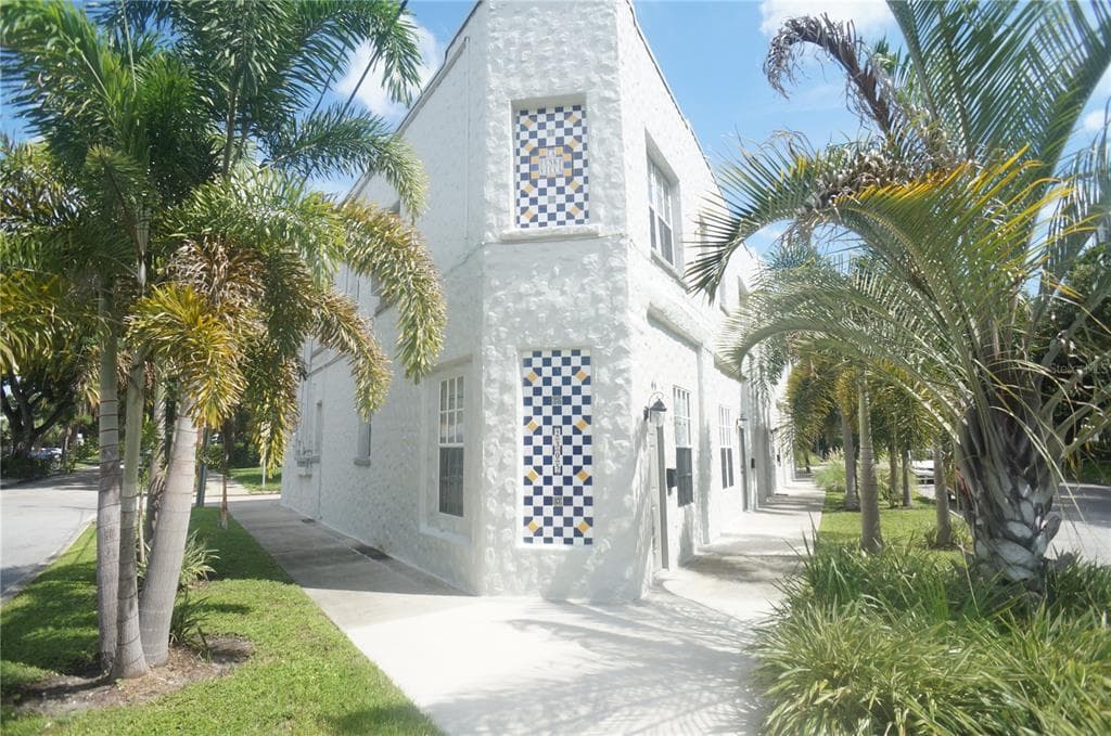 2305 W TEXAS AVENUE UNIT 3 TAMPA, FL 33629