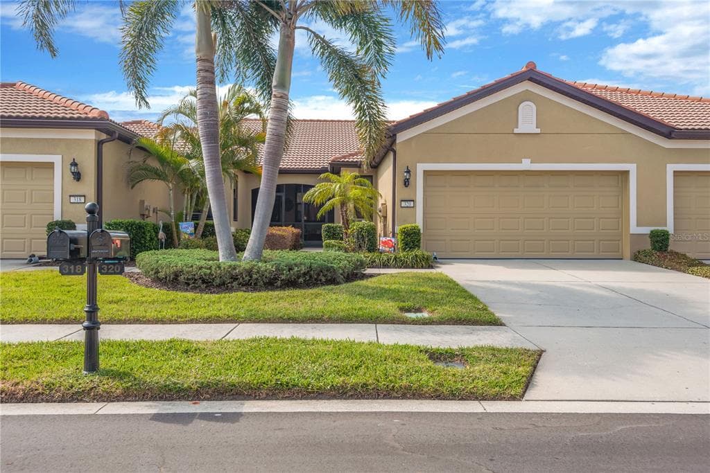 320 BLUEWATER FALLS COURT APOLLO BEACH, FL 33572