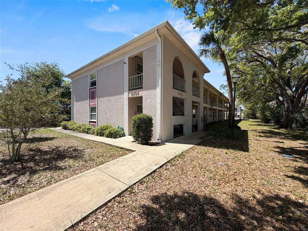 8302 BARDMOOR BOULEVARD UNIT 103 SEMINOLE, FL 33777