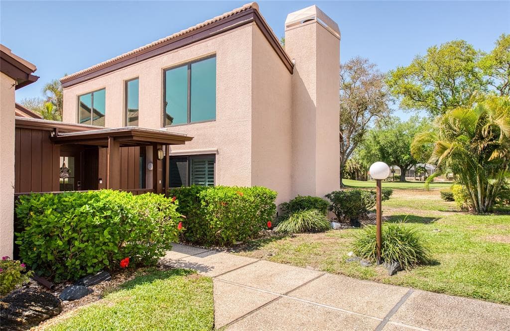 1307 PELICAN CREEK CROSSING UNIT 1307 ST PETERSBURG, FL 33707