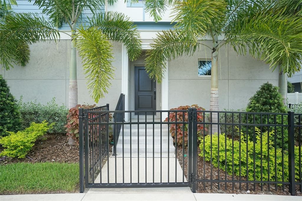 3124 W AZEELE STREET UNIT 4 TAMPA, FL 33609