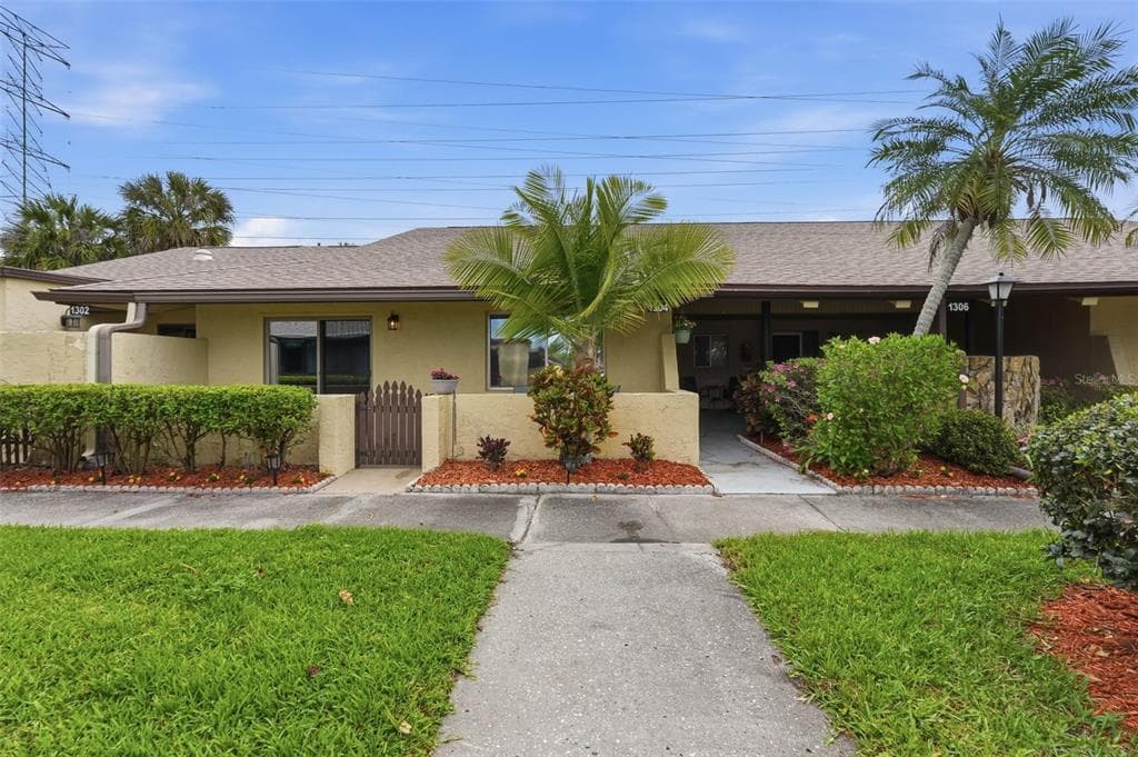 1304 13TH CIRCLE SE UNIT 110 LARGO, FL 33771