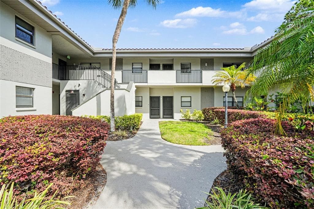 2650 COUNTRYSIDE BOULEVARD UNIT E 204 CLEARWATER, FL 33761