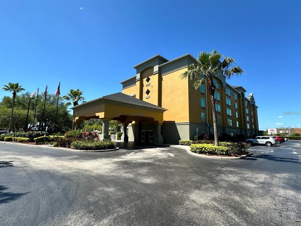 3000 MAINGATE LANE UNIT 326 KISSIMMEE, FL 34747