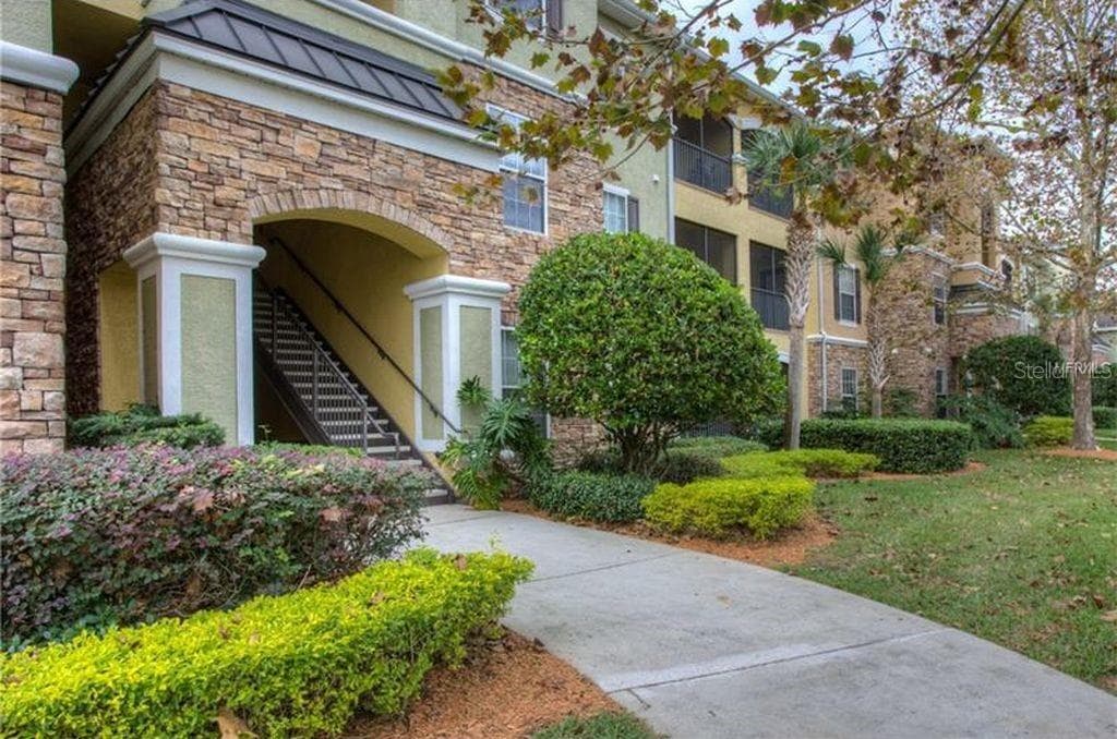 2406 COURTNEY MEADOWS COURT UNIT 302 TAMPA, FL 33619