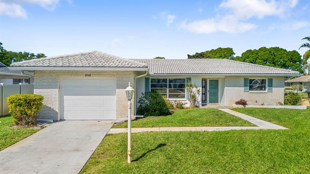 2549 WYNNEWOOD DRIVE