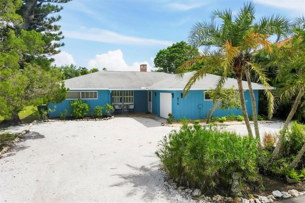 616 LYONS LANE LONGBOAT KEY, FL 34228