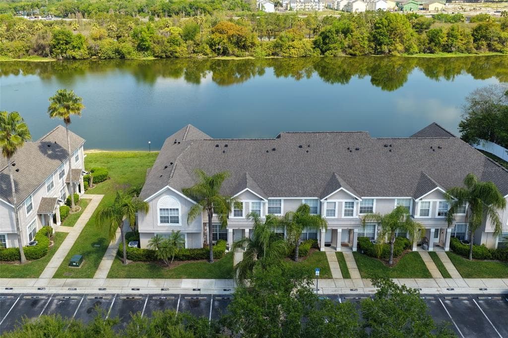 425 KENSINGTON LAKE CIRCLE BRANDON, FL 33511