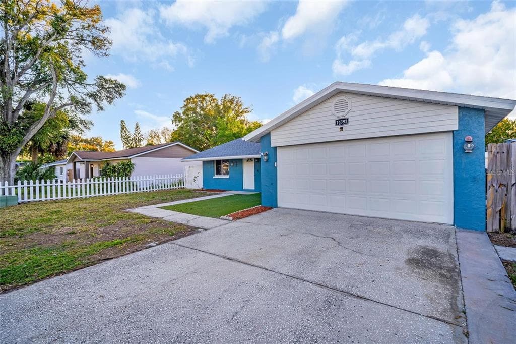 12392 CUMBERLAND DRIVE LARGO, FL 33773