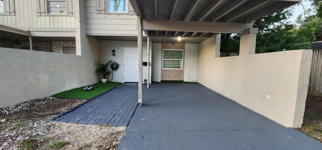 5118 TENNIS COURT CIRCLE TAMPA, FL 33617