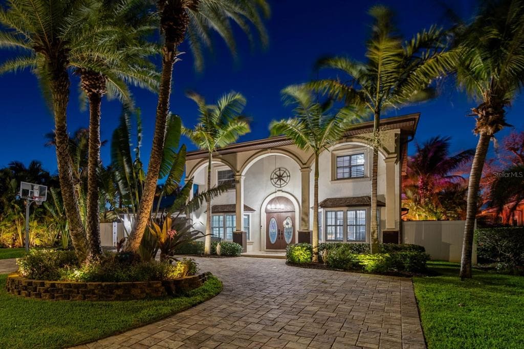 10127 PARADISE BOULEVARD TREASURE ISLAND, FL 33706