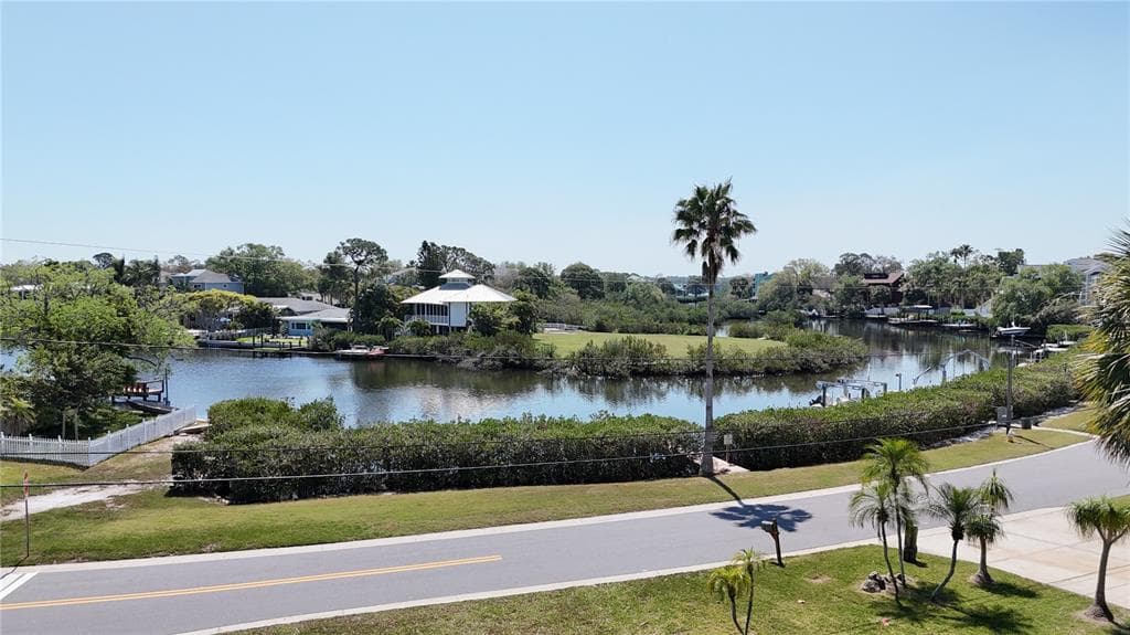 231 LAGOON DRIVE