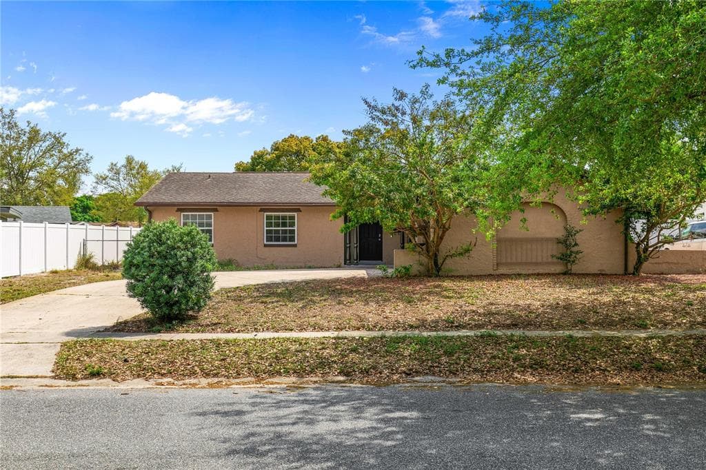 31 WINDING RIDGE ROAD CASSELBERRY, FL 32707