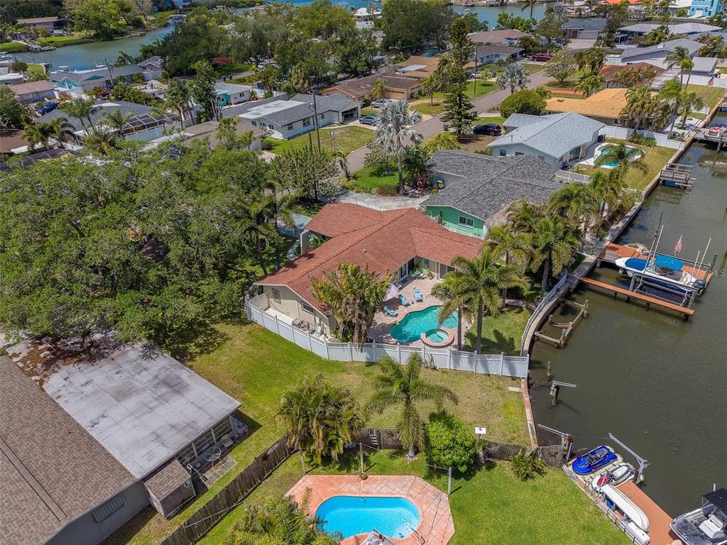 2017 COVE DRIVE LARGO, FL 33774