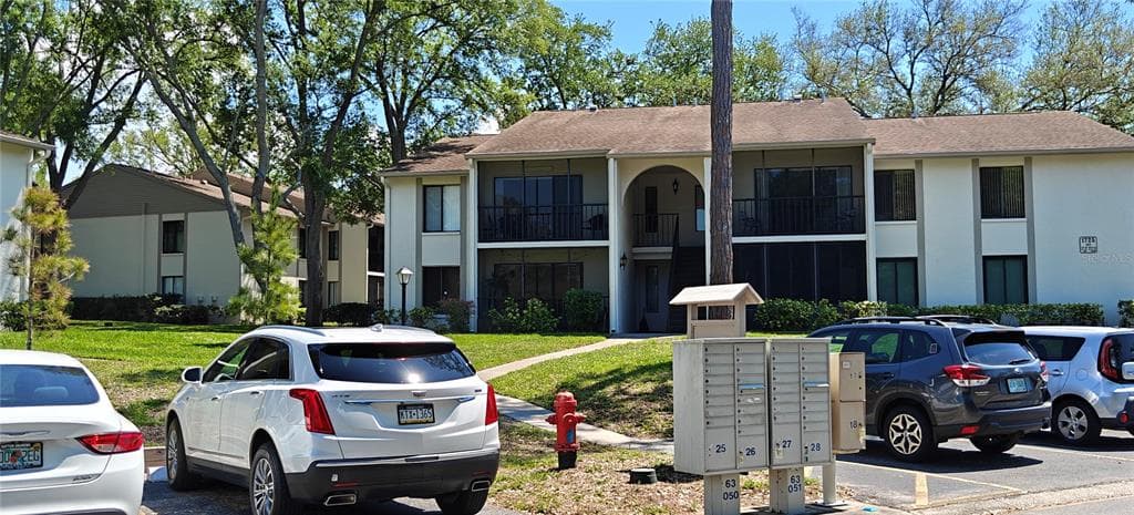 1725 PINE RIDGE WAY W UNIT D-2 PALM HARBOR, FL 34684
