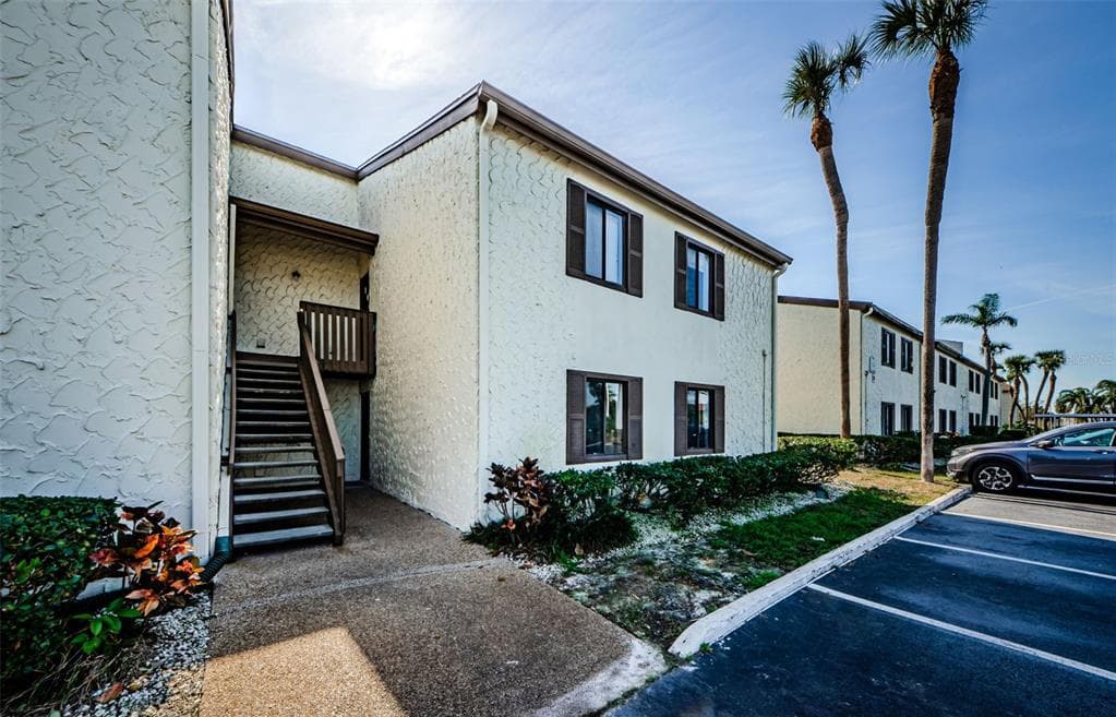 722 116TH AVE N UNIT 2002 ST PETERSBURG, FL 33716