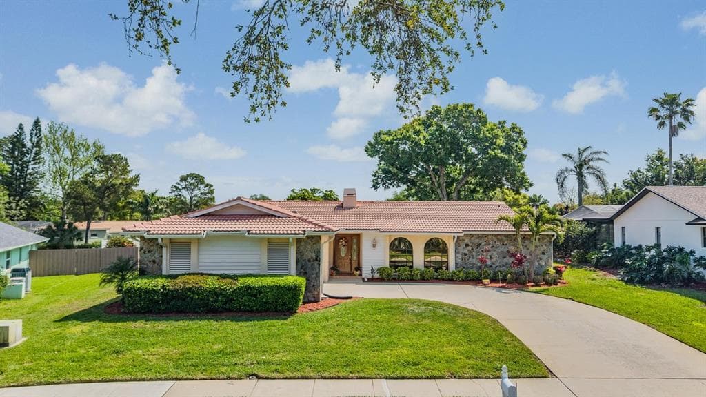 589 ALLENS RIDGE DRIVE E PALM HARBOR, FL 34683
